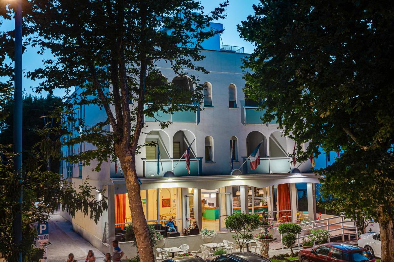 צ'סנטיקו Hotel Admiral מראה חיצוני תמונה