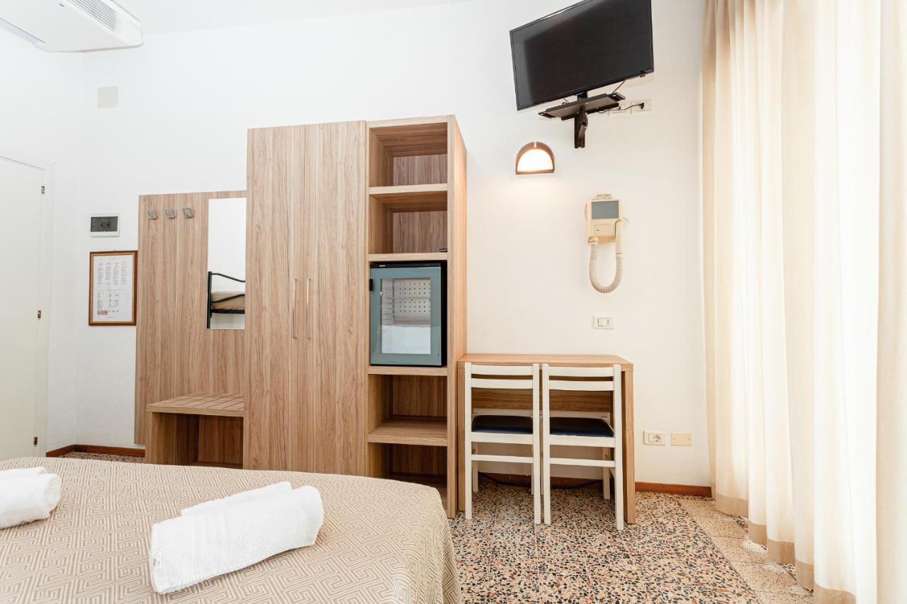 צ'סנטיקו Hotel Admiral מראה חיצוני תמונה