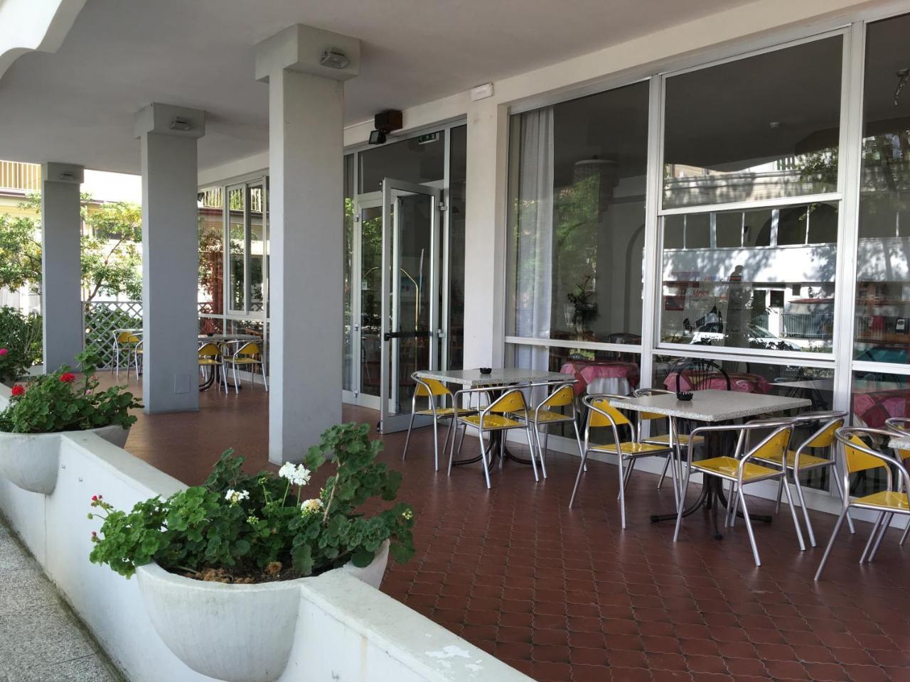 צ'סנטיקו Hotel Admiral מראה חיצוני תמונה