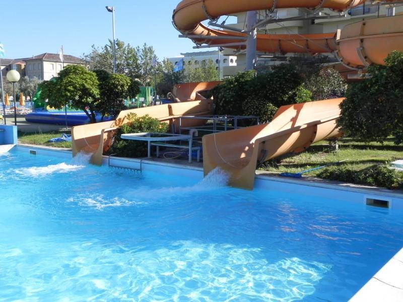 צ'סנטיקו Hotel Admiral מראה חיצוני תמונה